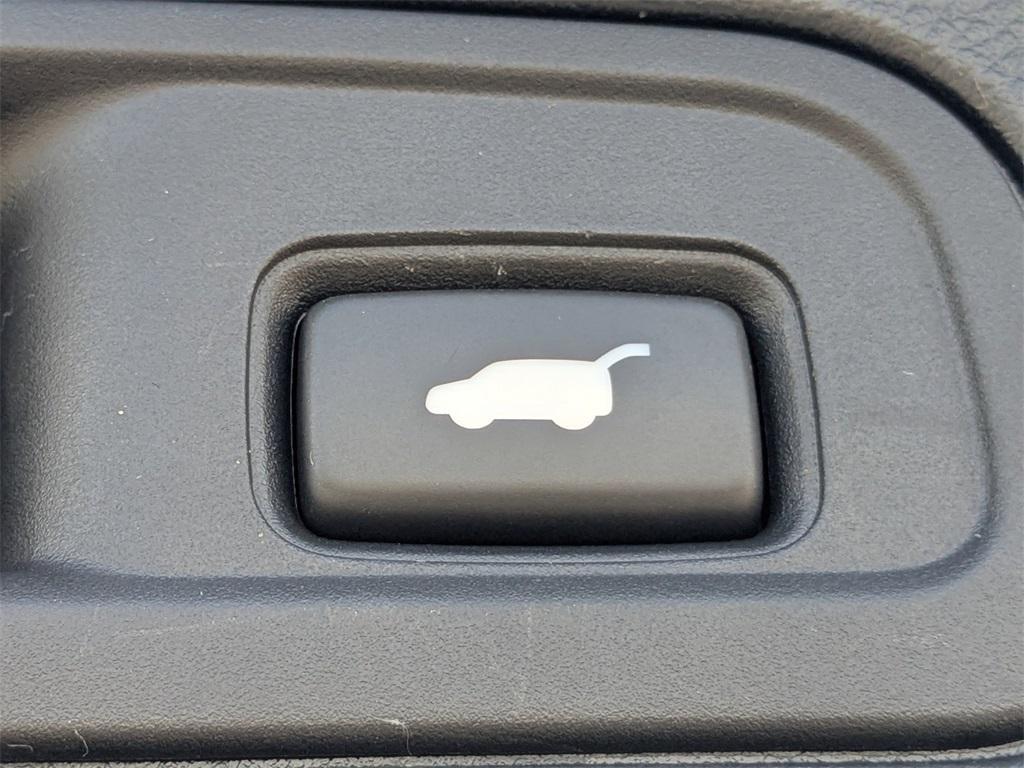 used 2022 Honda Pilot car, priced at $29,999