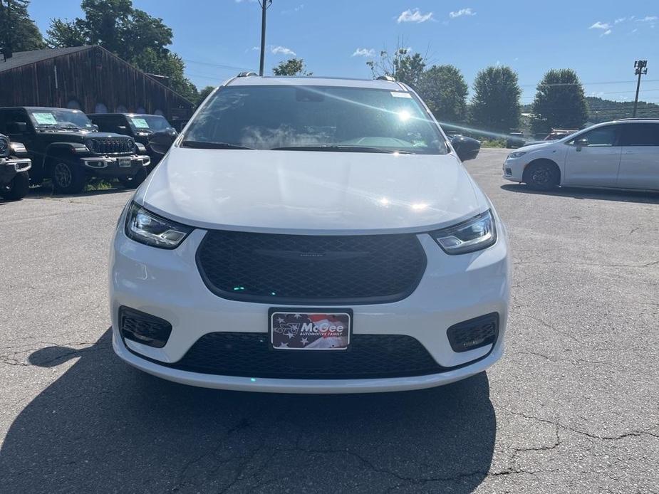 new 2024 Chrysler Pacifica Hybrid car, priced at $43,455