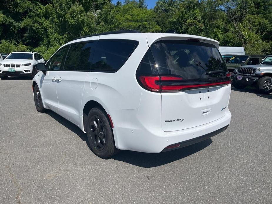 new 2024 Chrysler Pacifica Hybrid car, priced at $43,455