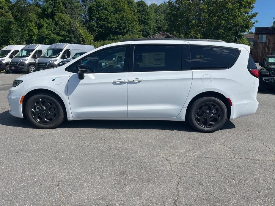 new 2024 Chrysler Pacifica Hybrid car, priced at $43,455