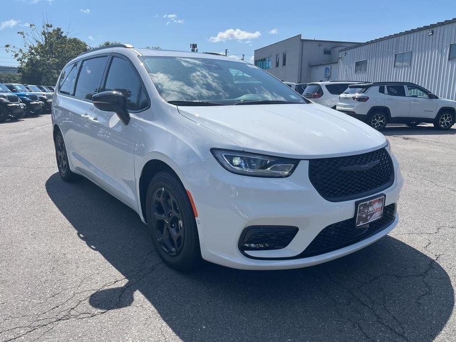 new 2024 Chrysler Pacifica Hybrid car, priced at $43,455