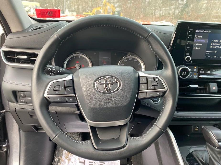 used 2022 Toyota Highlander car, priced at $32,760