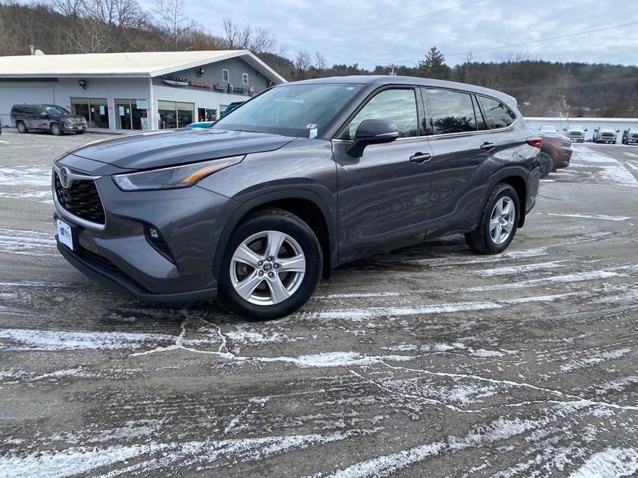 used 2022 Toyota Highlander car, priced at $32,760