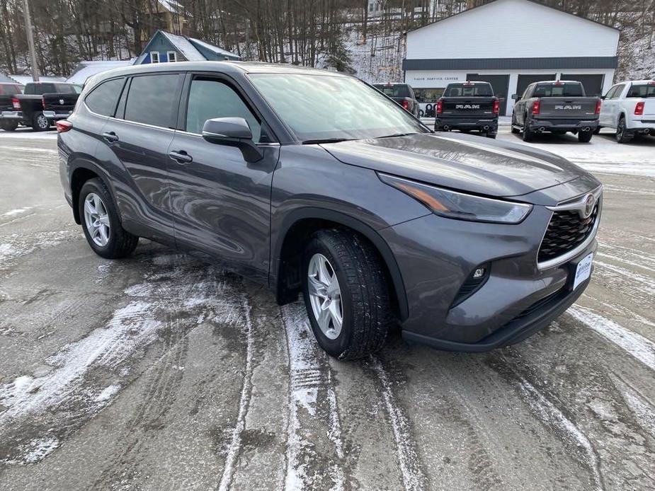 used 2022 Toyota Highlander car, priced at $32,760