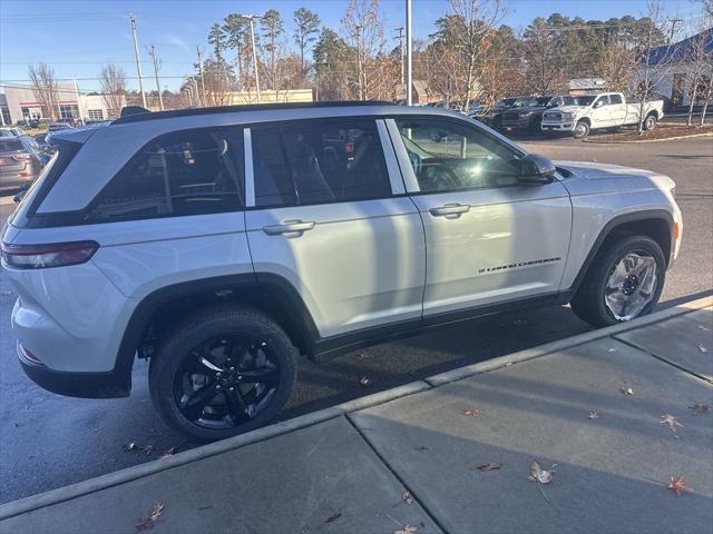 new 2025 Jeep Grand Cherokee car, priced at $48,175