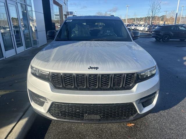 new 2025 Jeep Grand Cherokee car, priced at $48,175