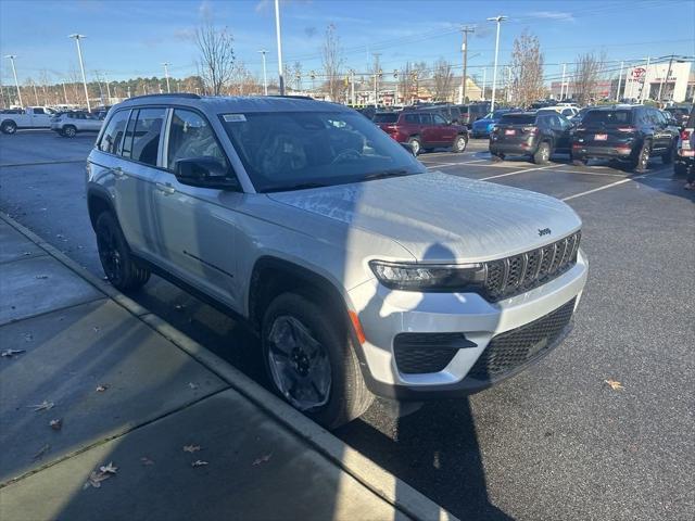 new 2025 Jeep Grand Cherokee car, priced at $48,175