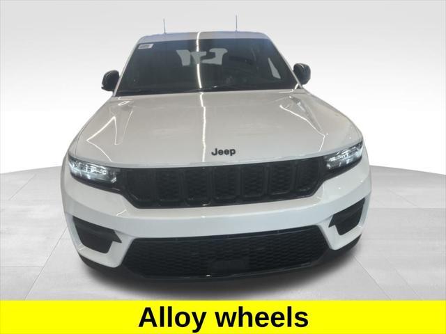 new 2025 Jeep Grand Cherokee car, priced at $47,780