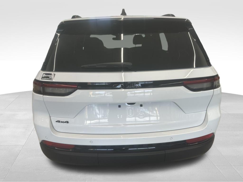 new 2025 Jeep Grand Cherokee car, priced at $47,780