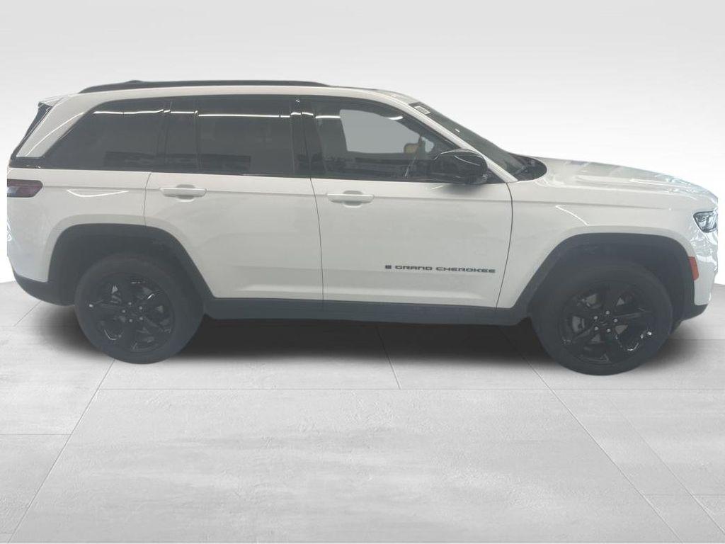 new 2025 Jeep Grand Cherokee car, priced at $47,780