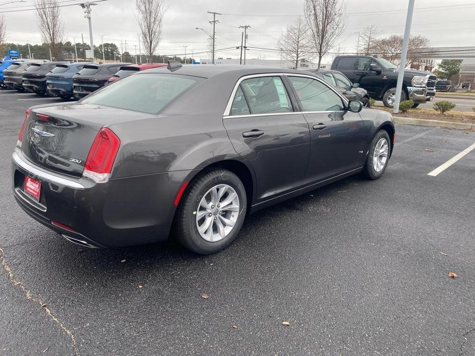 new 2023 Chrysler 300 car