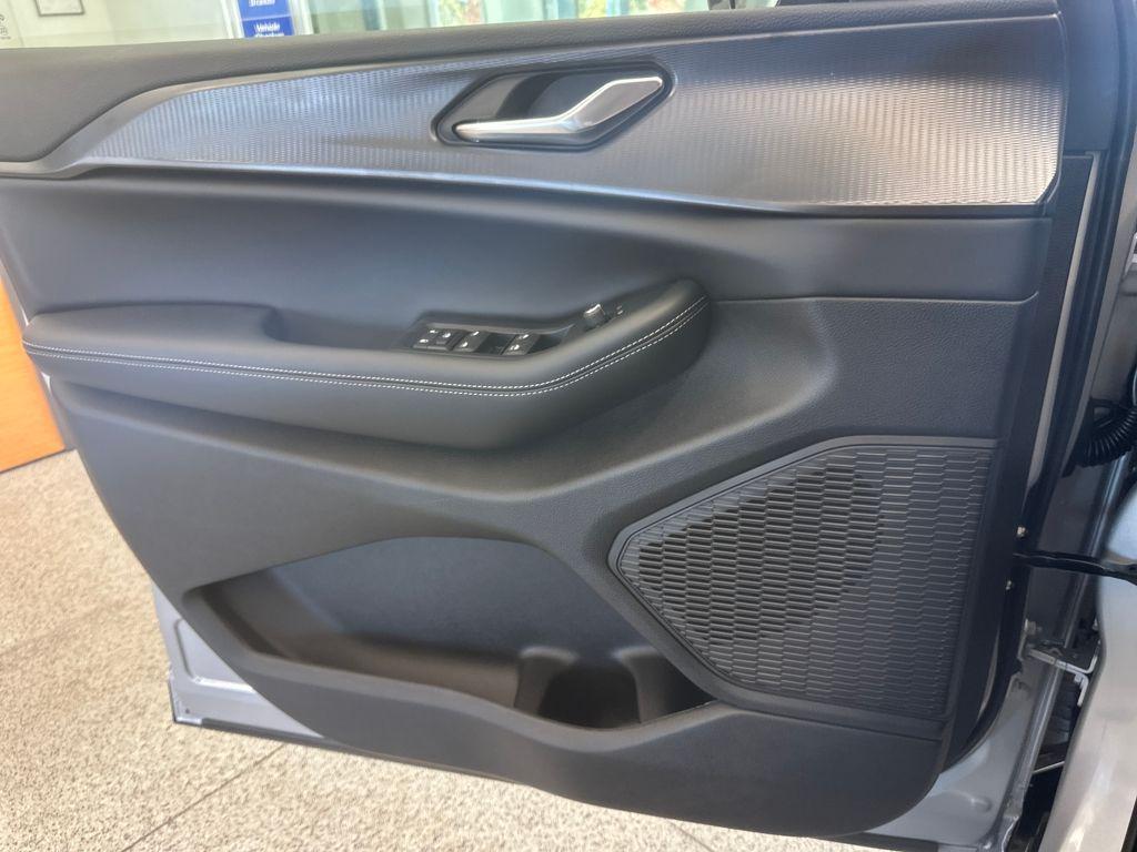 new 2025 Jeep Grand Cherokee car, priced at $48,375