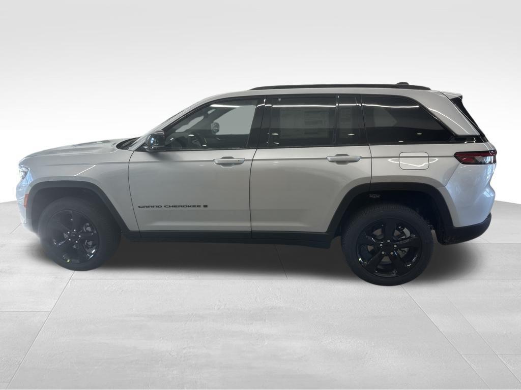 new 2025 Jeep Grand Cherokee car, priced at $48,375