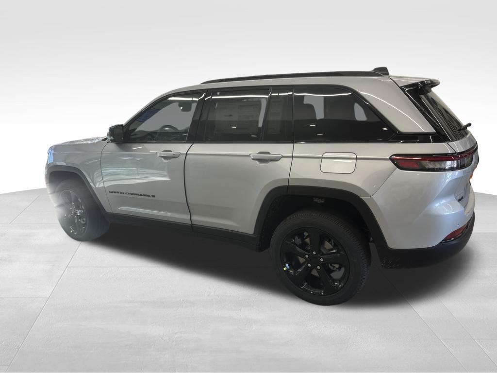new 2025 Jeep Grand Cherokee car, priced at $48,375