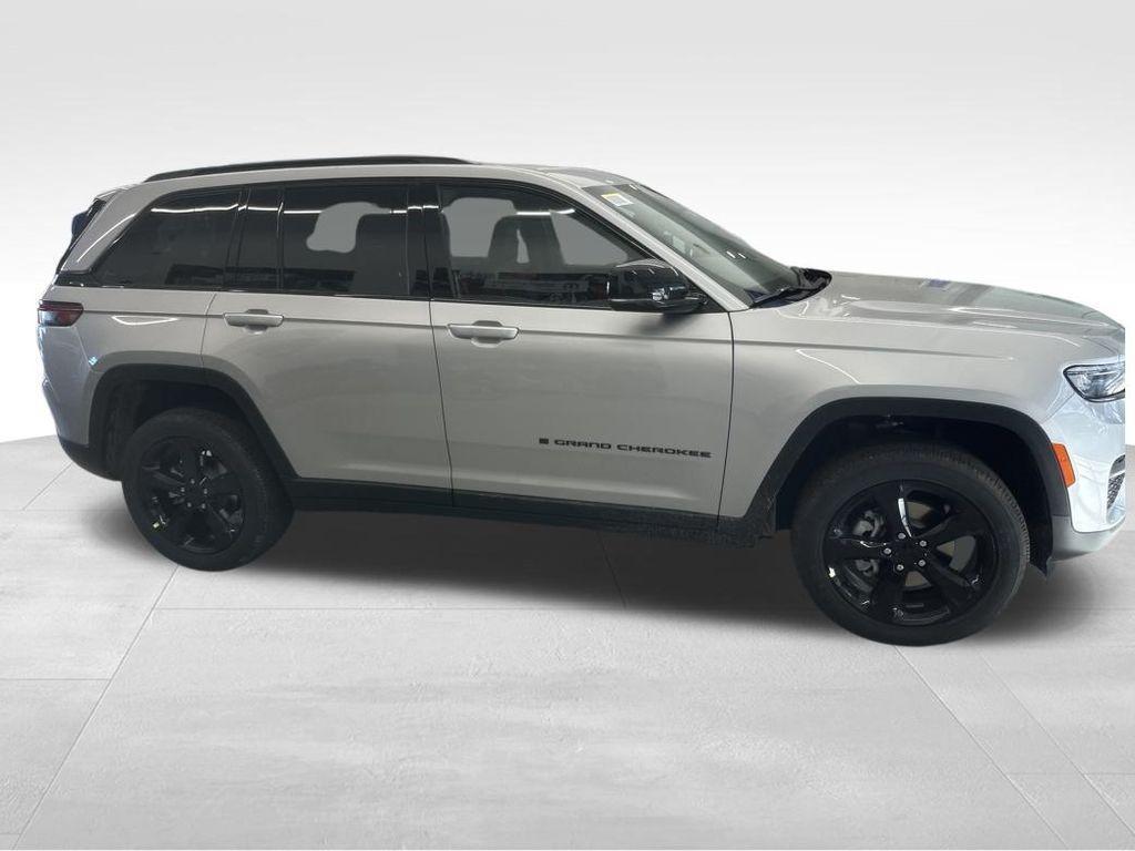 new 2025 Jeep Grand Cherokee car, priced at $48,375