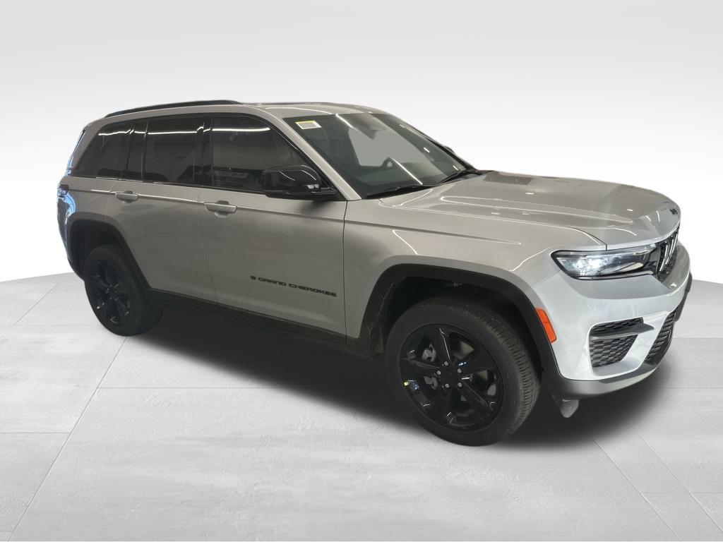 new 2025 Jeep Grand Cherokee car, priced at $48,375