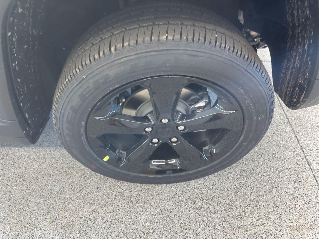 new 2025 Jeep Grand Cherokee car, priced at $48,375