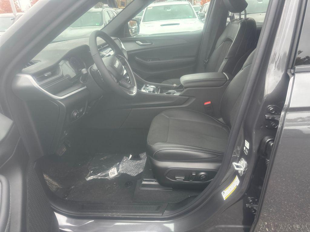 new 2025 Jeep Grand Cherokee car, priced at $48,375