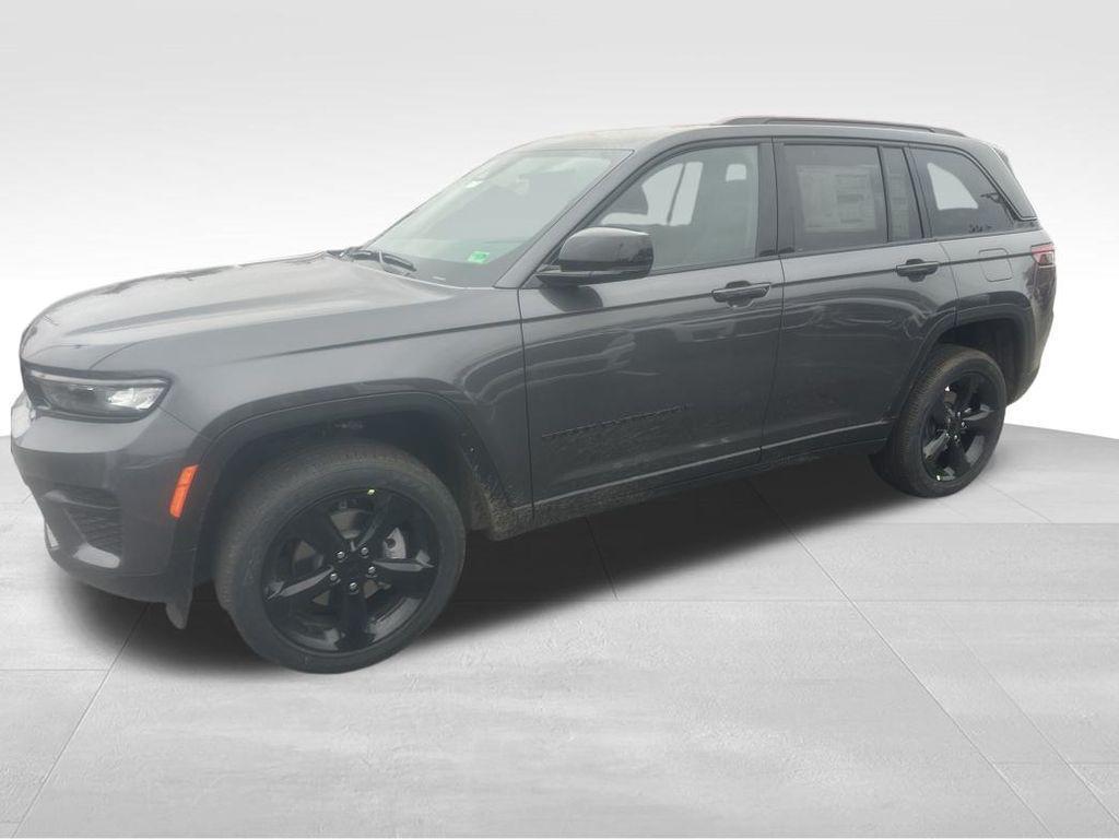 new 2025 Jeep Grand Cherokee car, priced at $48,375