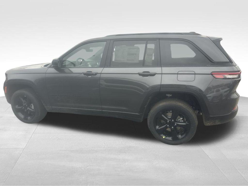 new 2025 Jeep Grand Cherokee car, priced at $48,375