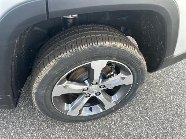 new 2025 Jeep Grand Cherokee L car, priced at $58,210