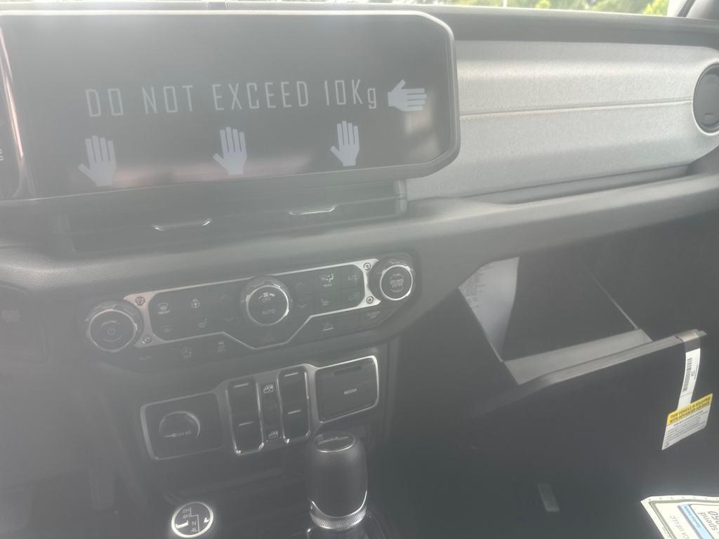new 2025 Jeep Gladiator car, priced at $50,940