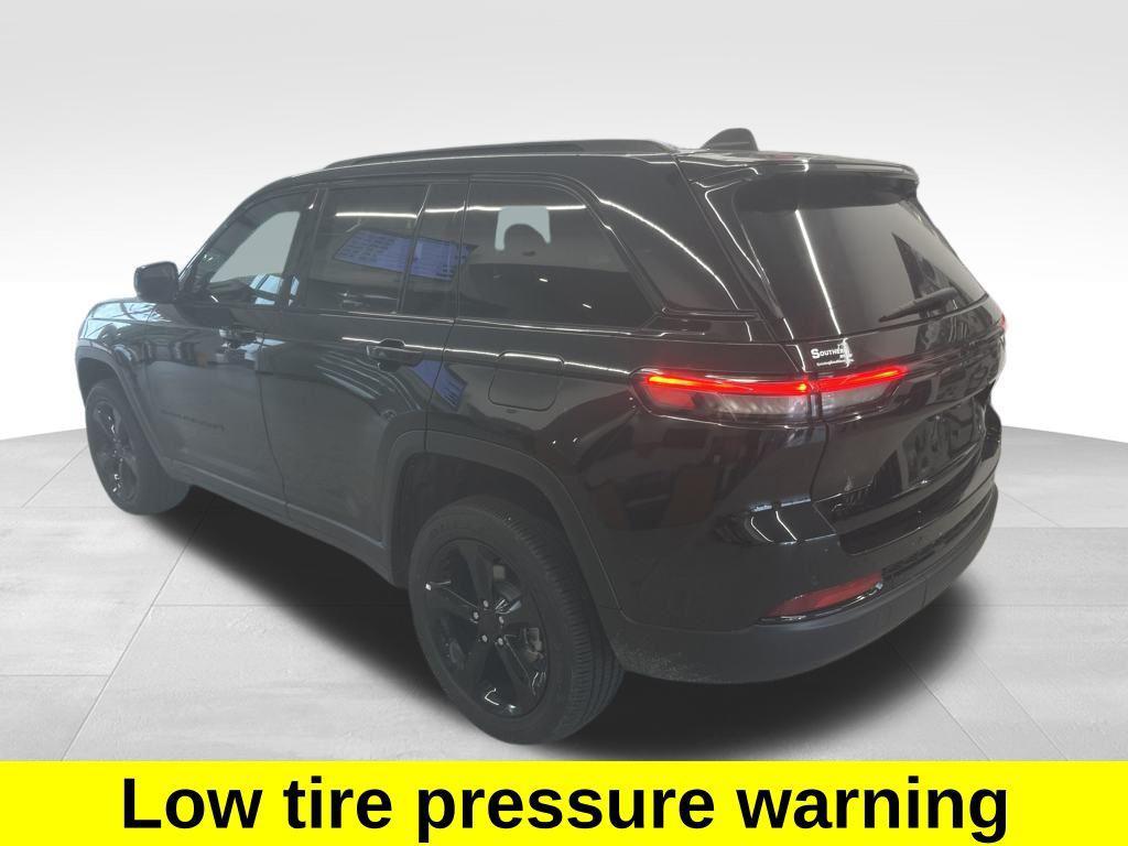 new 2025 Jeep Grand Cherokee car, priced at $48,375