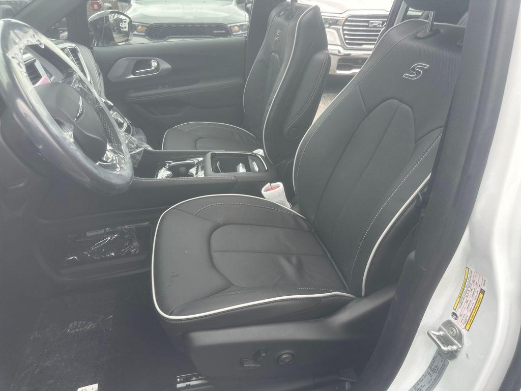 new 2026 Chrysler Pacifica car, priced at $57,260