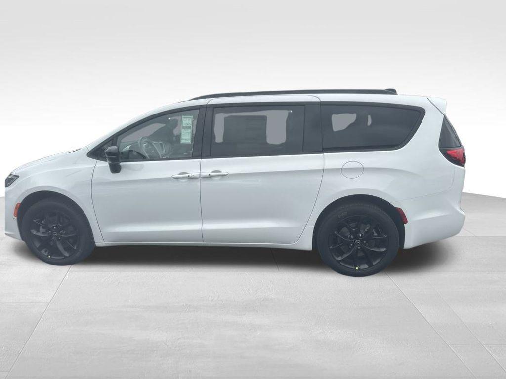 new 2026 Chrysler Pacifica car, priced at $57,260
