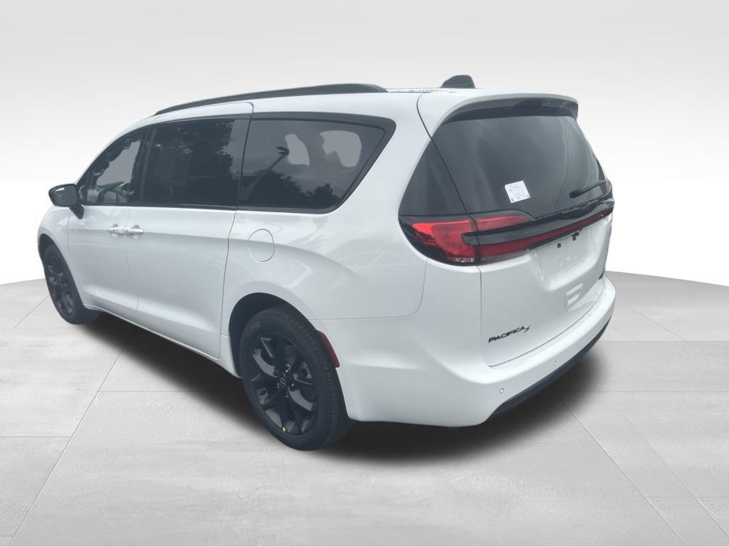 new 2026 Chrysler Pacifica car, priced at $57,260