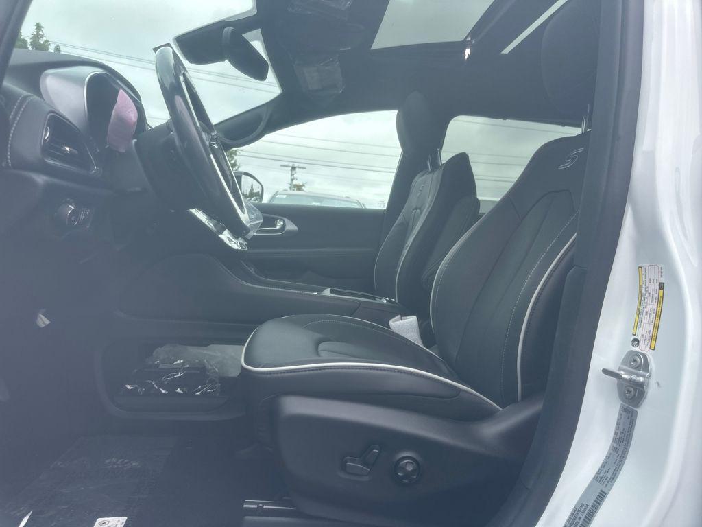 new 2026 Chrysler Pacifica car, priced at $57,260