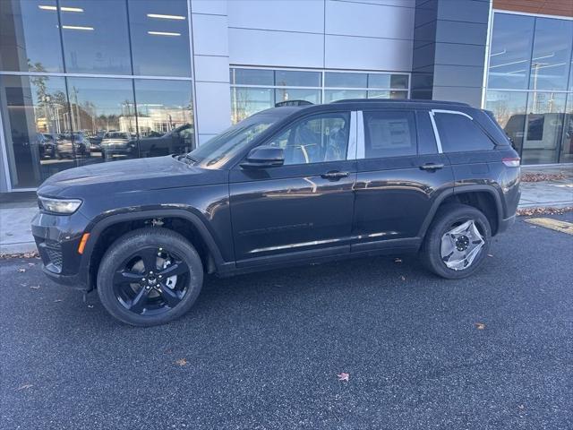 new 2025 Jeep Grand Cherokee car, priced at $48,175