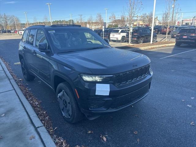 new 2025 Jeep Grand Cherokee car, priced at $48,175