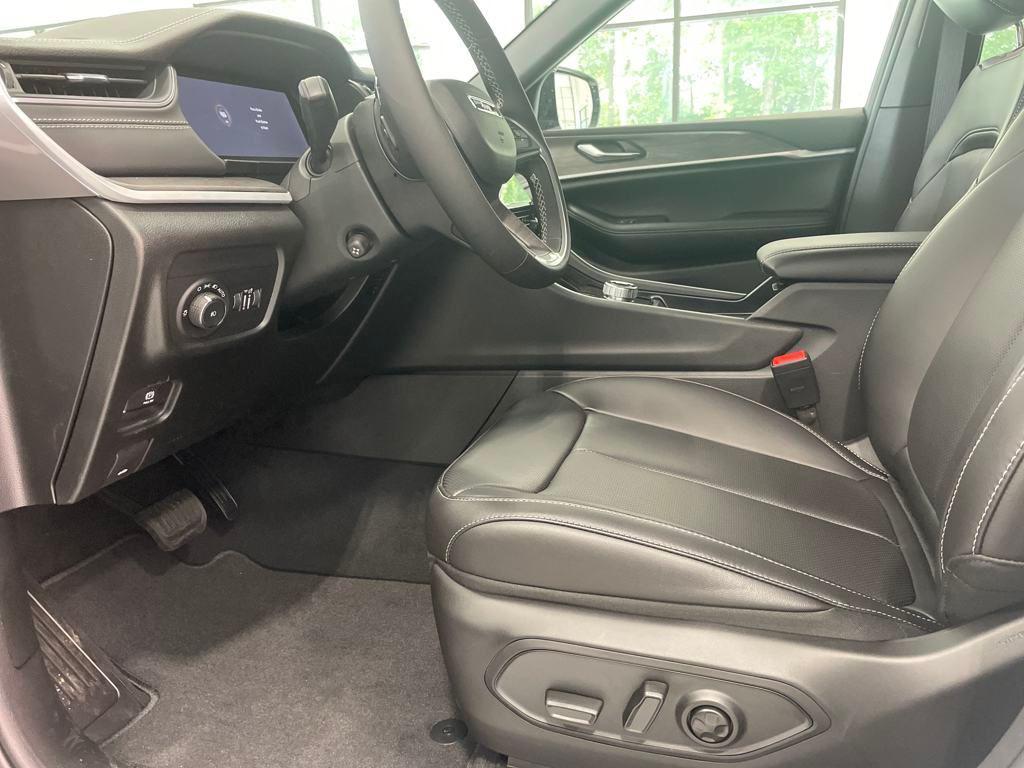 new 2025 Jeep Grand Cherokee car, priced at $56,060