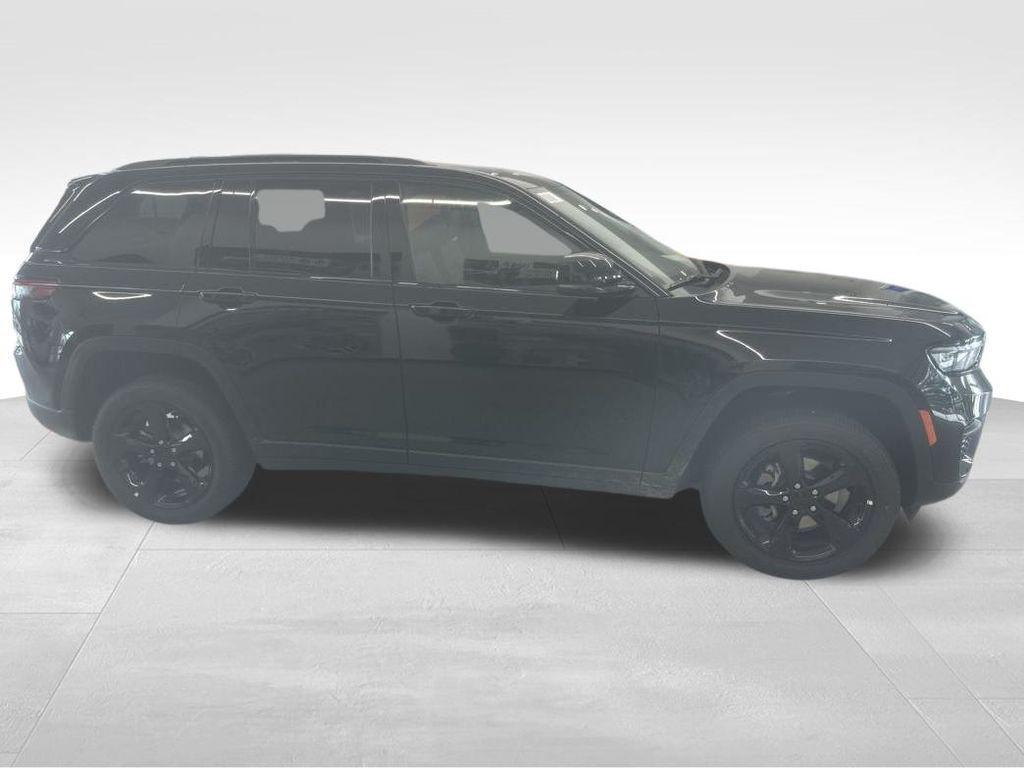 new 2025 Jeep Grand Cherokee car, priced at $48,375
