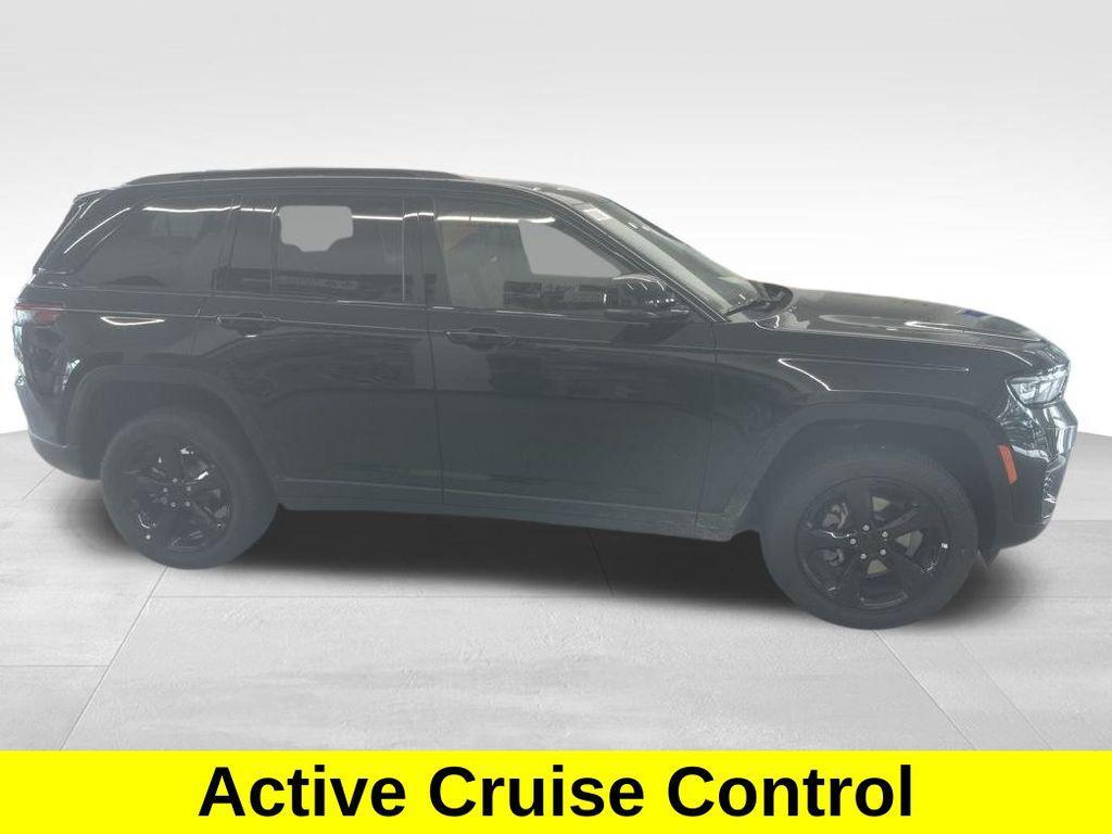 new 2025 Jeep Grand Cherokee car, priced at $48,375