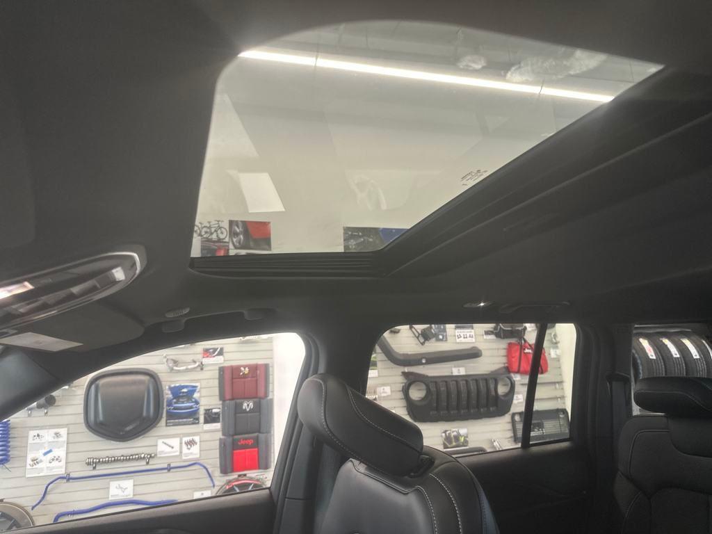 new 2025 Jeep Grand Cherokee car, priced at $48,375