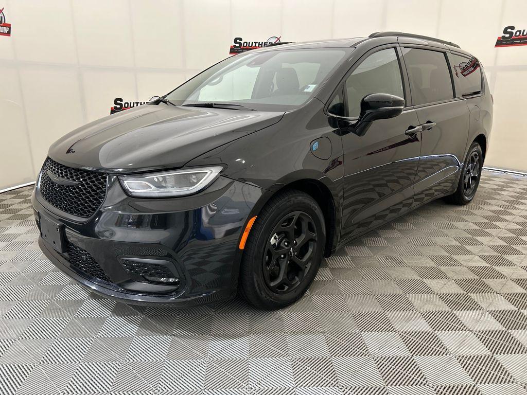 used 2024 Chrysler Pacifica Hybrid car, priced at $28,000