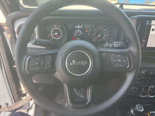 new 2025 Jeep Wrangler car, priced at $47,015