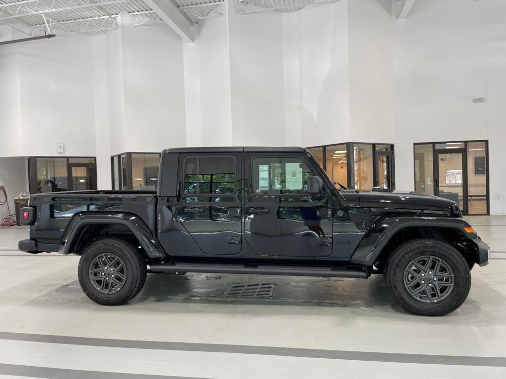 used 2024 Jeep Gladiator car, priced at $34,999