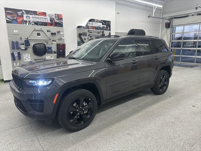 new 2025 Jeep Grand Cherokee car, priced at $48,175