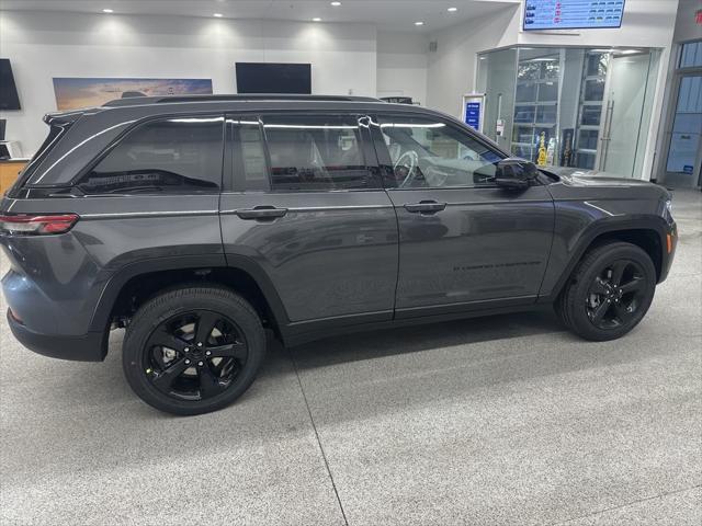 new 2025 Jeep Grand Cherokee car, priced at $48,175