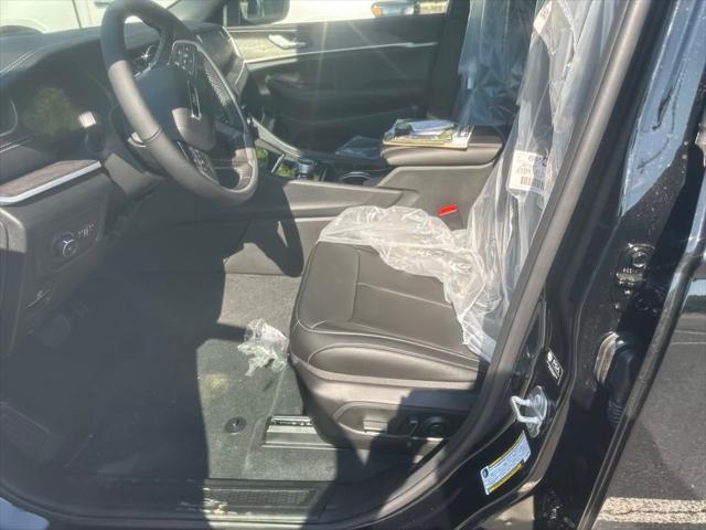 new 2025 Jeep Grand Cherokee car, priced at $50,010
