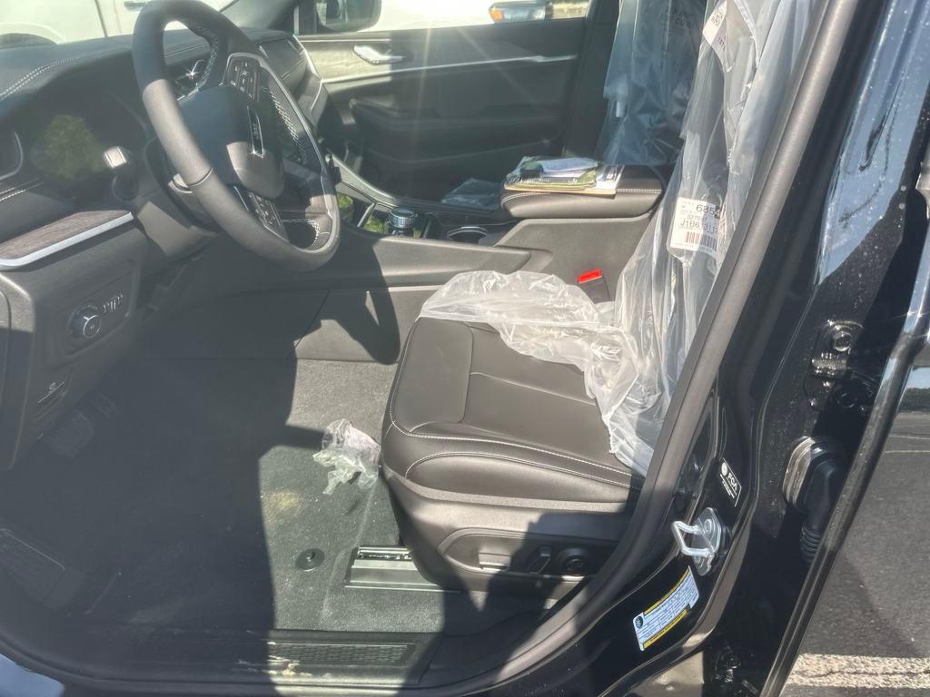 new 2025 Jeep Grand Cherokee car, priced at $50,010