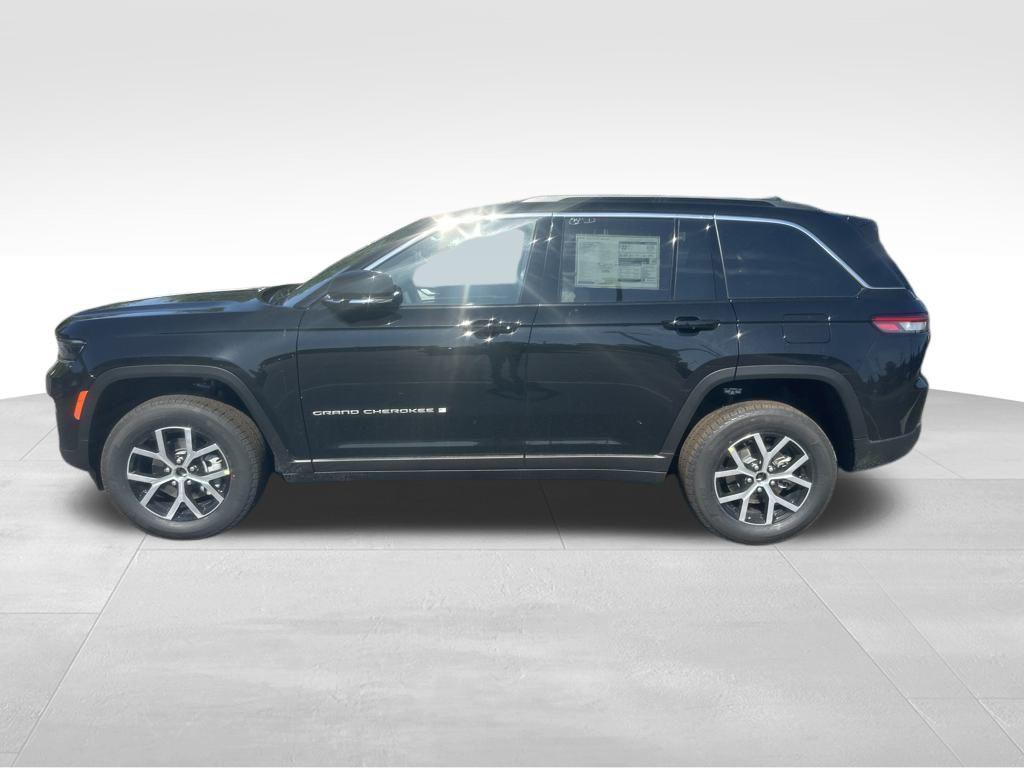new 2025 Jeep Grand Cherokee car, priced at $50,010