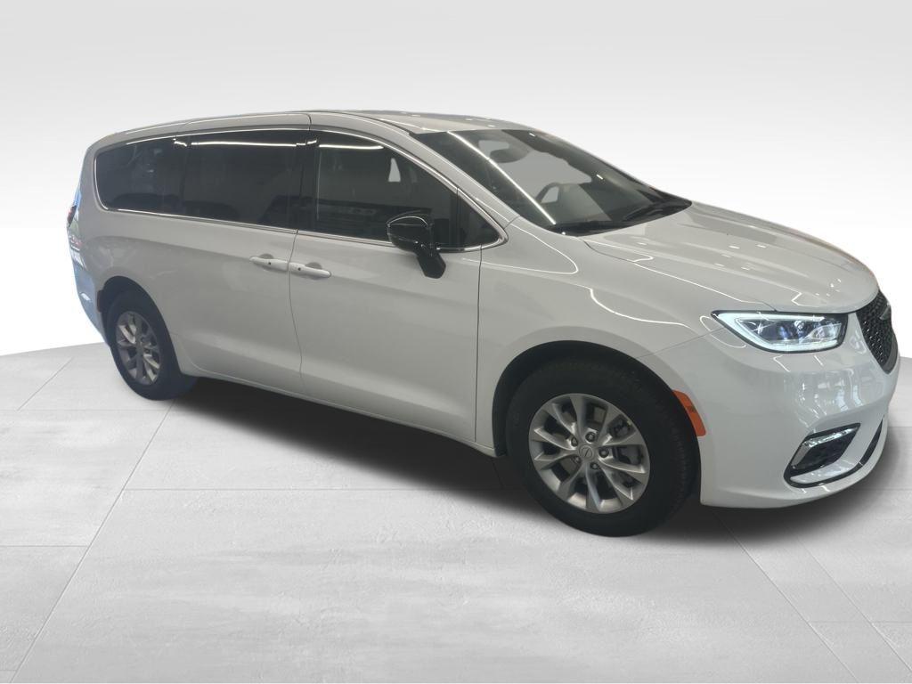 new 2025 Chrysler Pacifica car, priced at $47,440