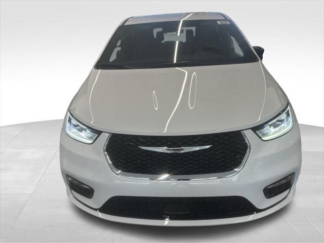 new 2025 Chrysler Pacifica car, priced at $47,440