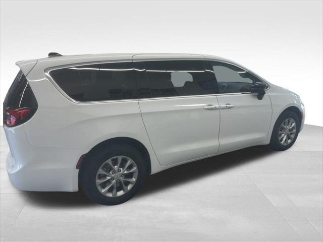 new 2025 Chrysler Pacifica car, priced at $47,440
