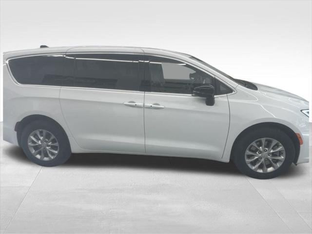 new 2025 Chrysler Pacifica car, priced at $47,440