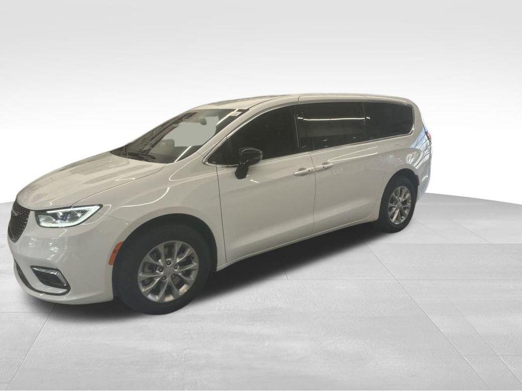 new 2025 Chrysler Pacifica car, priced at $47,440